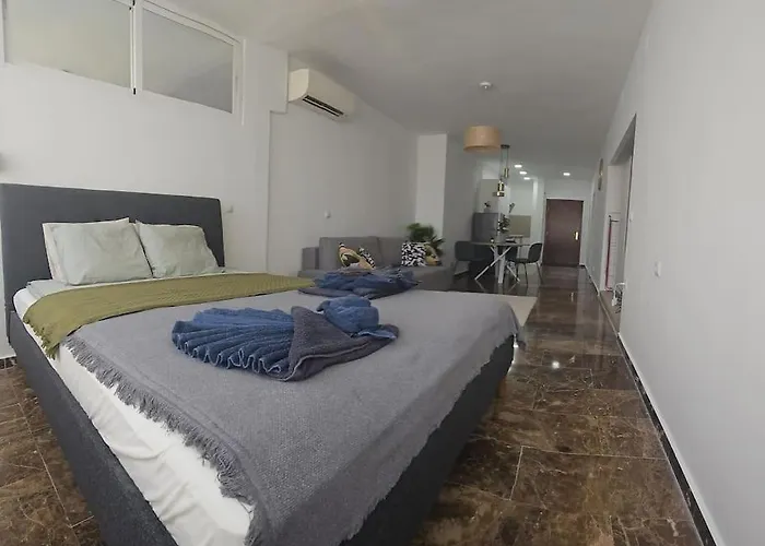 Tao Center With Fee Wifi And Air Con By Namaste Elite Torremolinos